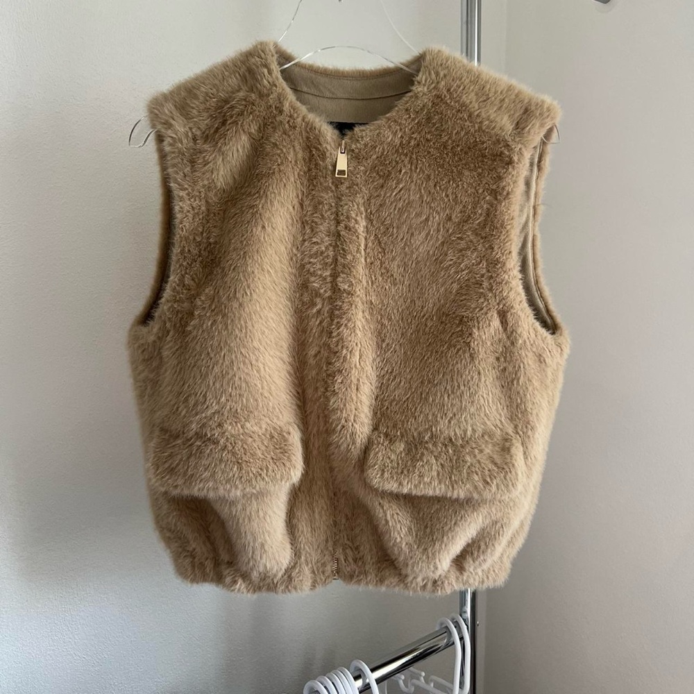 Faux Fur Zara Vest - Picture 3 of 8